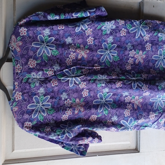 Medical Scrub Purple w/ Multi Colors 💜 and Floral Design XL - Picture 5 of 5